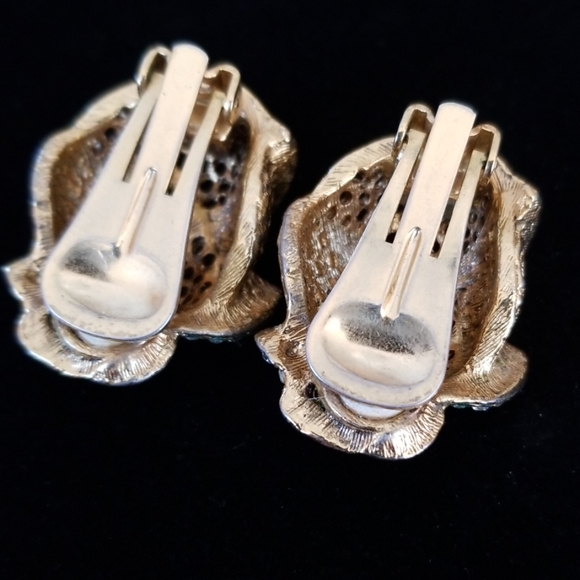 Vintage Mid Century Rose Design Gold Tone Rhinestone Clip Earrings - Picture 12 of 15